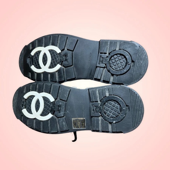 Chanel fur logo black & white snow boots (Sz 38.5) - Picture 3 of 10